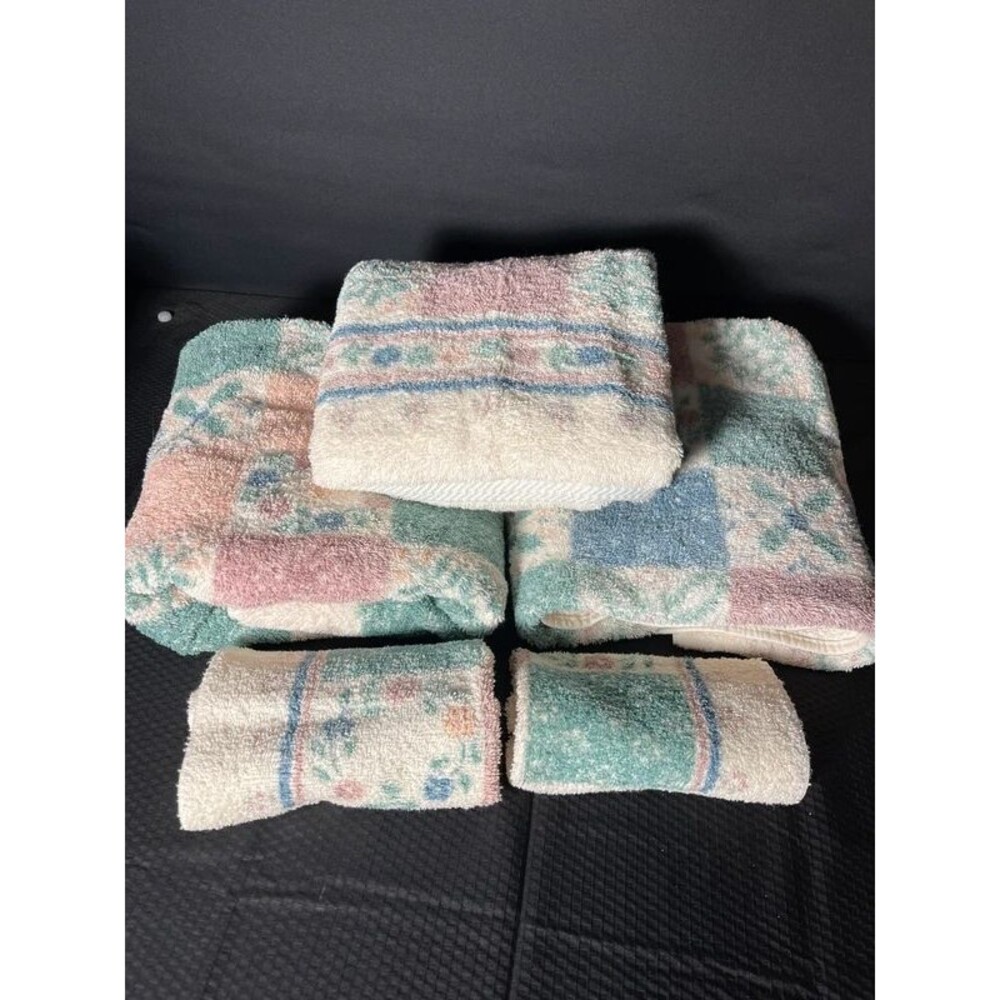 3 Vintage Bath towels 3 Wash cloths